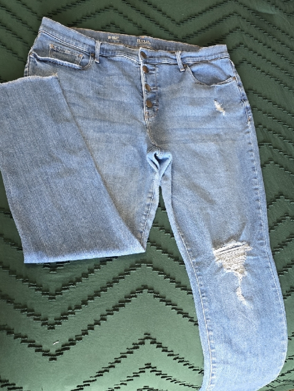 a.n.a Light Blue High-Rise Button-Fly Jeans - Picture 2 of 10